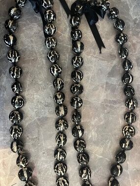 Kukui Lei  nut Lei in black and white set of two